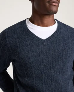 MEN'S MIXED STITCH MERINO V-NECK SWEATER