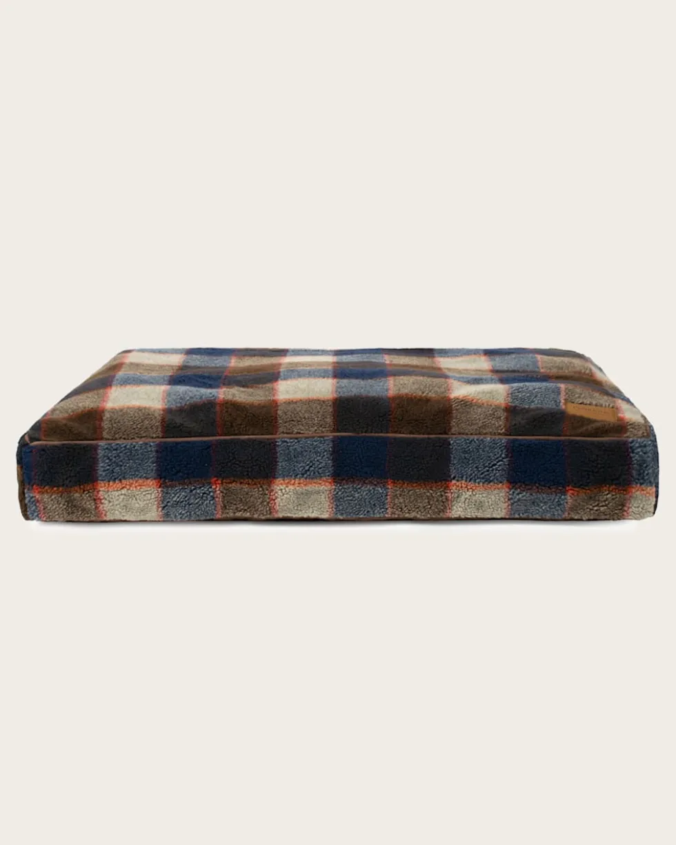 MOUNTAIN PLAID PET BED - NAPPER