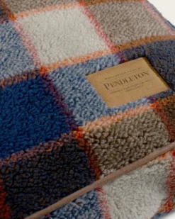MOUNTAIN PLAID PET BED - NAPPER