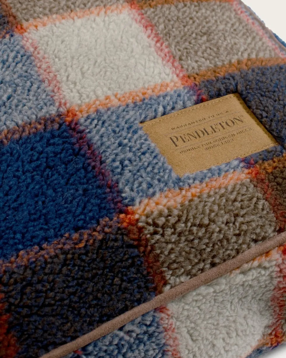 MOUNTAIN PLAID PET BED - NAPPER