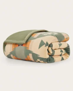 PLUSH REVERSIBLE THROW