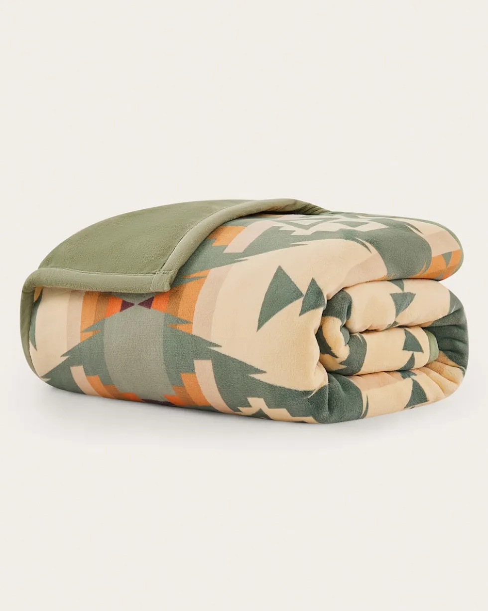 PLUSH REVERSIBLE THROW
