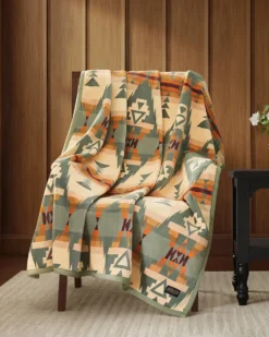 PLUSH REVERSIBLE THROW