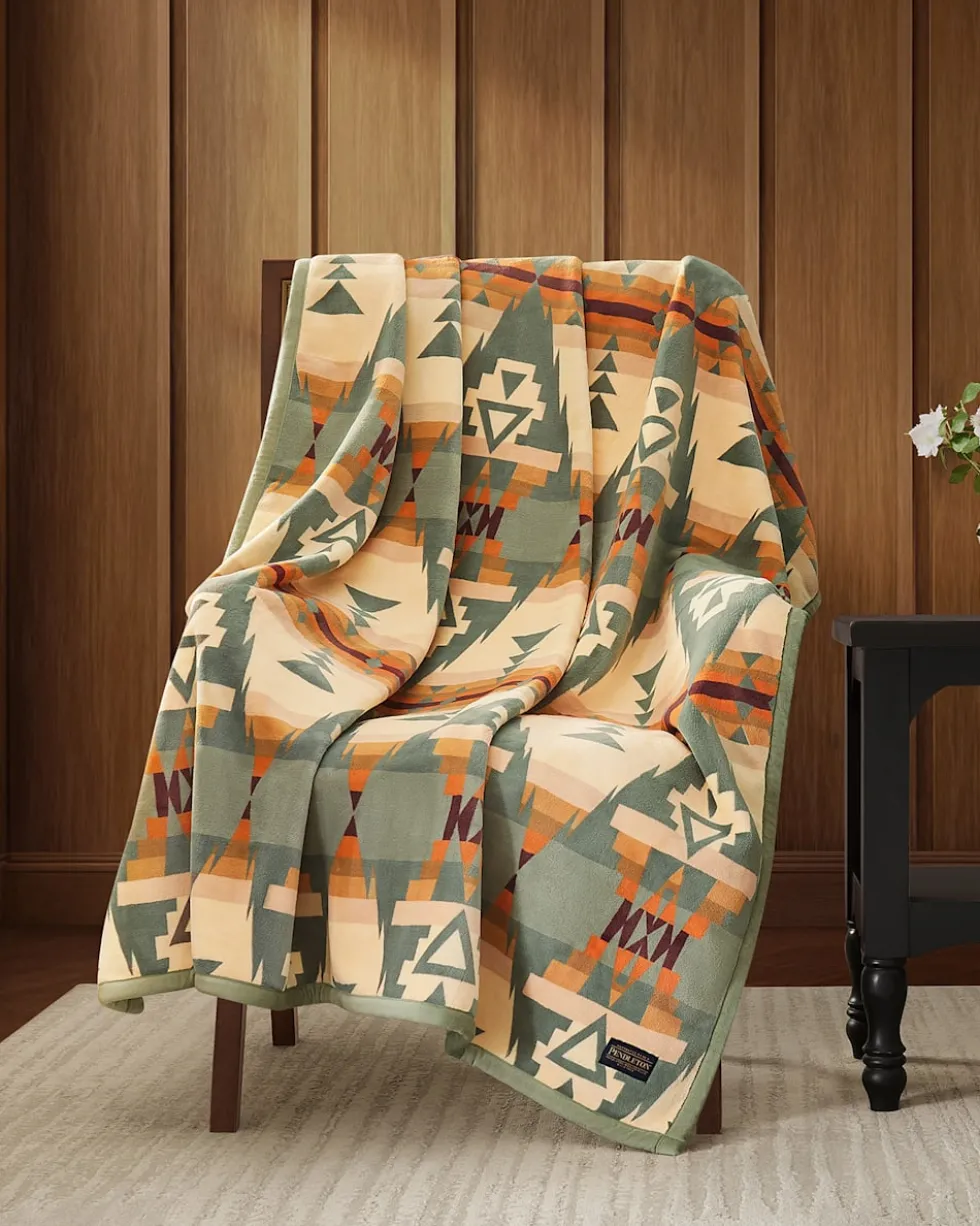 PLUSH REVERSIBLE THROW