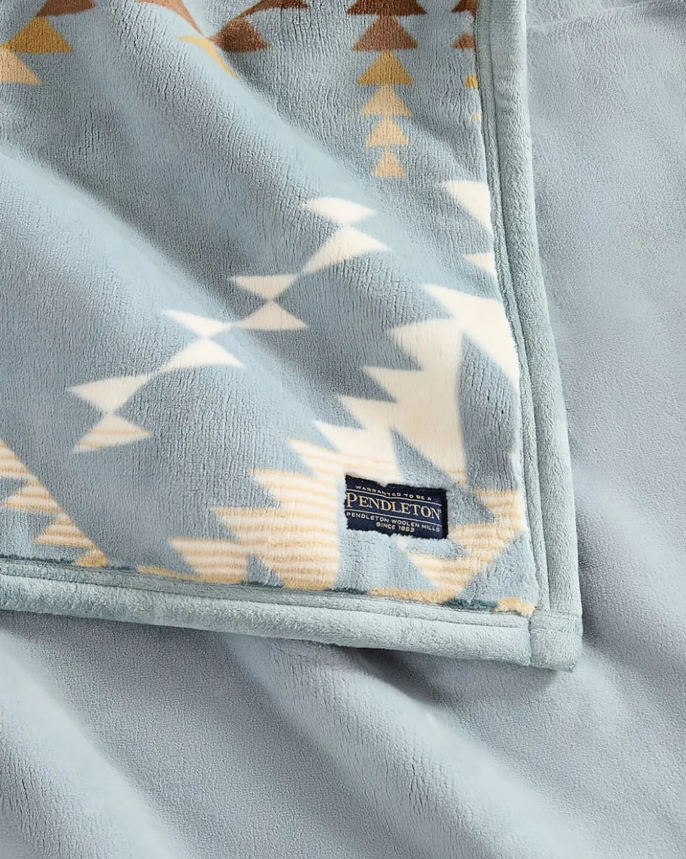 PLUSH REVERSIBLE THROW