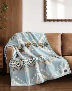 PLUSH REVERSIBLE THROW