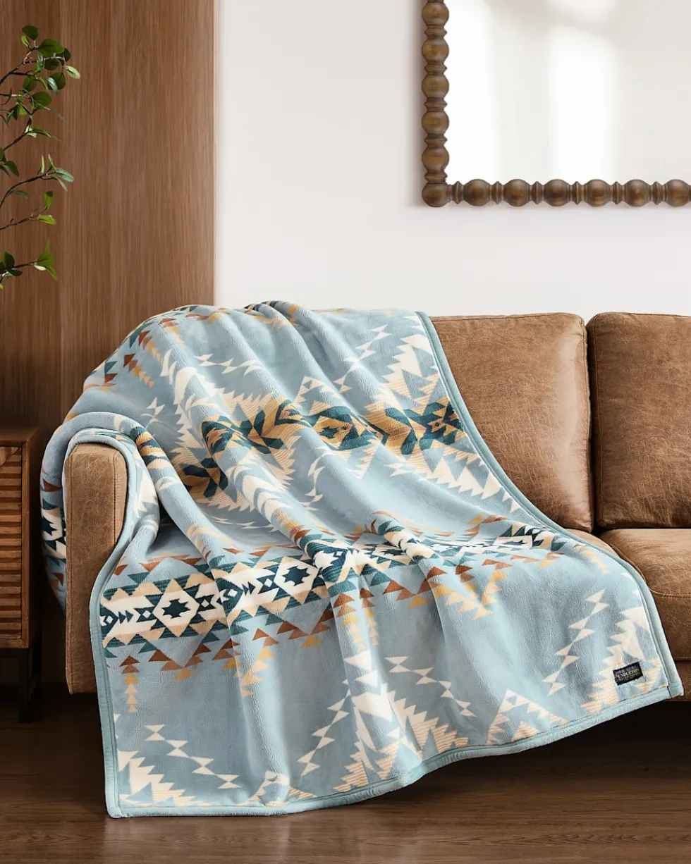 PLUSH REVERSIBLE THROW