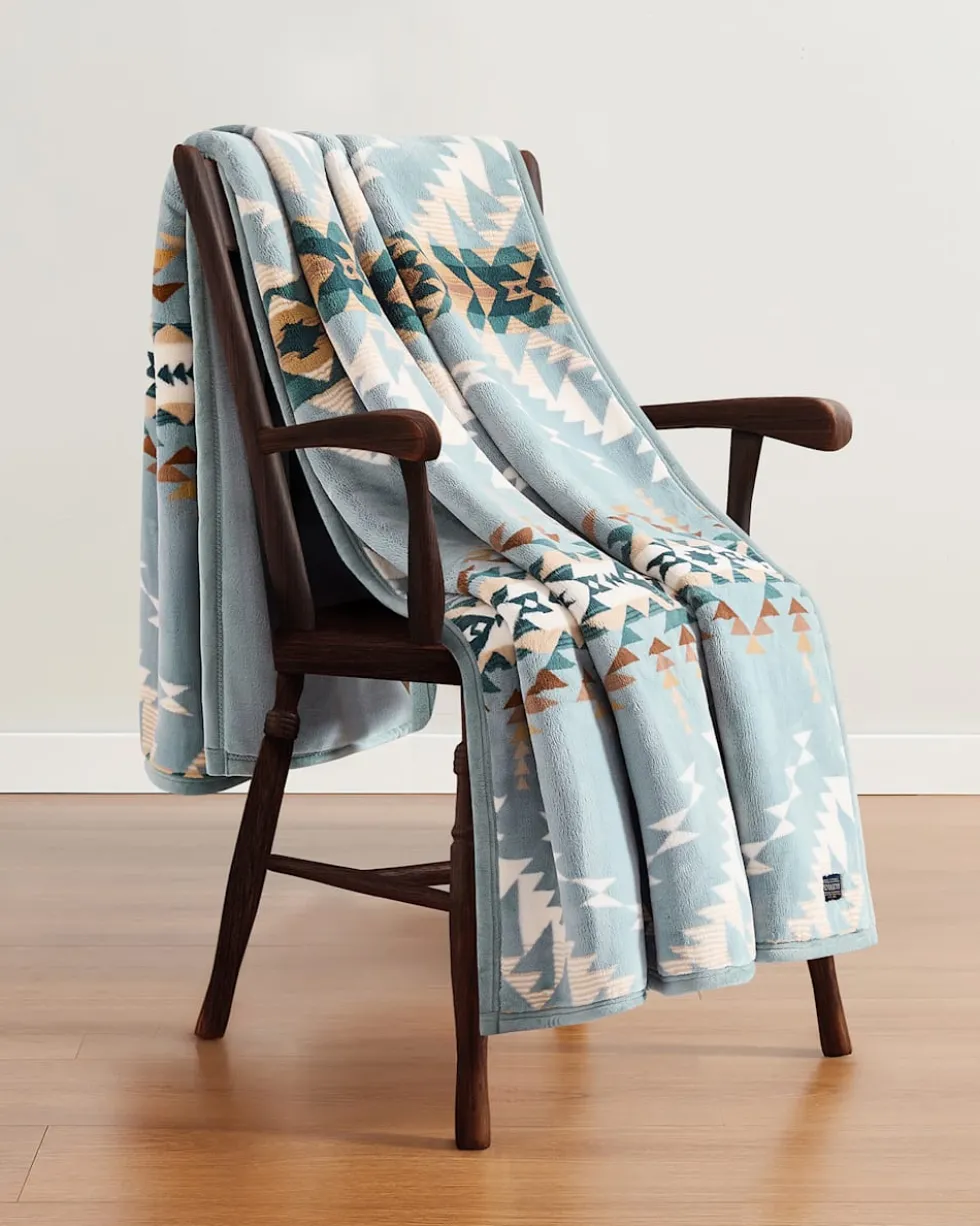 PLUSH REVERSIBLE THROW