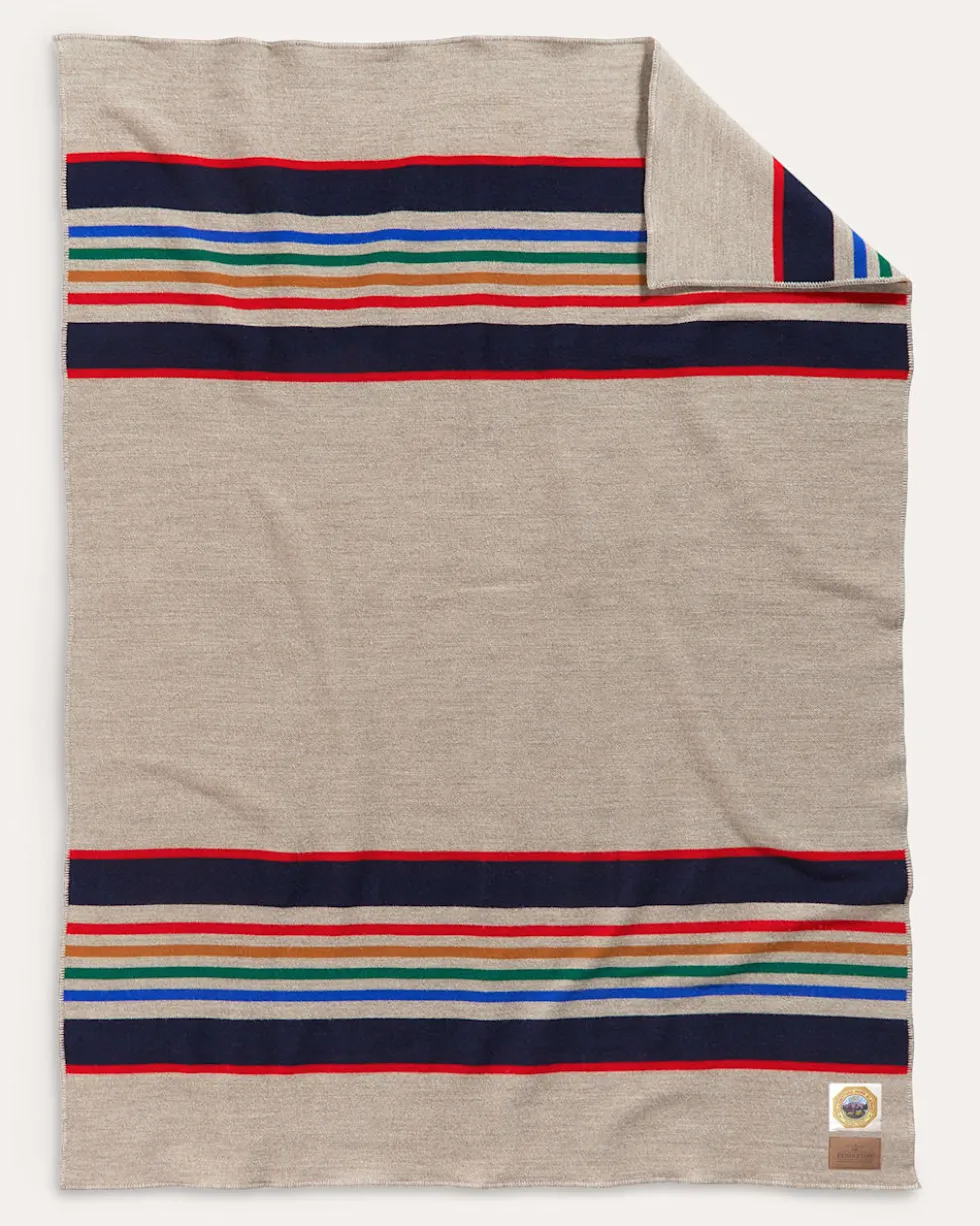 YELLOWSTONE NATIONAL PARK THROW WITH CARRIER